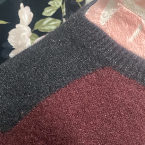Vince Wool Wine & Black Knit Sweater Size M - Picture 3 of 7